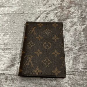 LV passport cover excellent condition